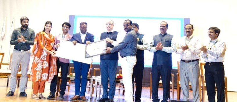 करिअर कट्टा राज्यस्तरीय अधिवेशनात सोनोपंत दांडेकर महाविद्यालयाचा सेंटर ऑफ एक्सलन्स देऊन गौरव