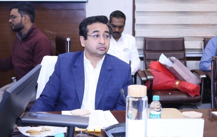 कोळंबी उत्पादन व मत्स्यव्यवसाय विकासासाठी दिल्लीत उच्चस्तरीय बैठक