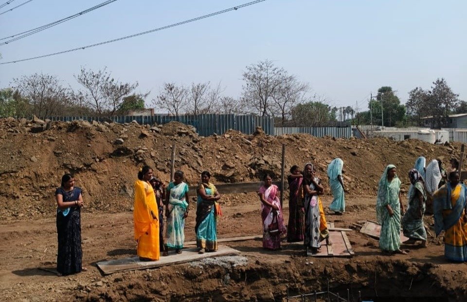 ग्रामस्थांनी बंद पाडले लोखंड कारखान्याचे काम