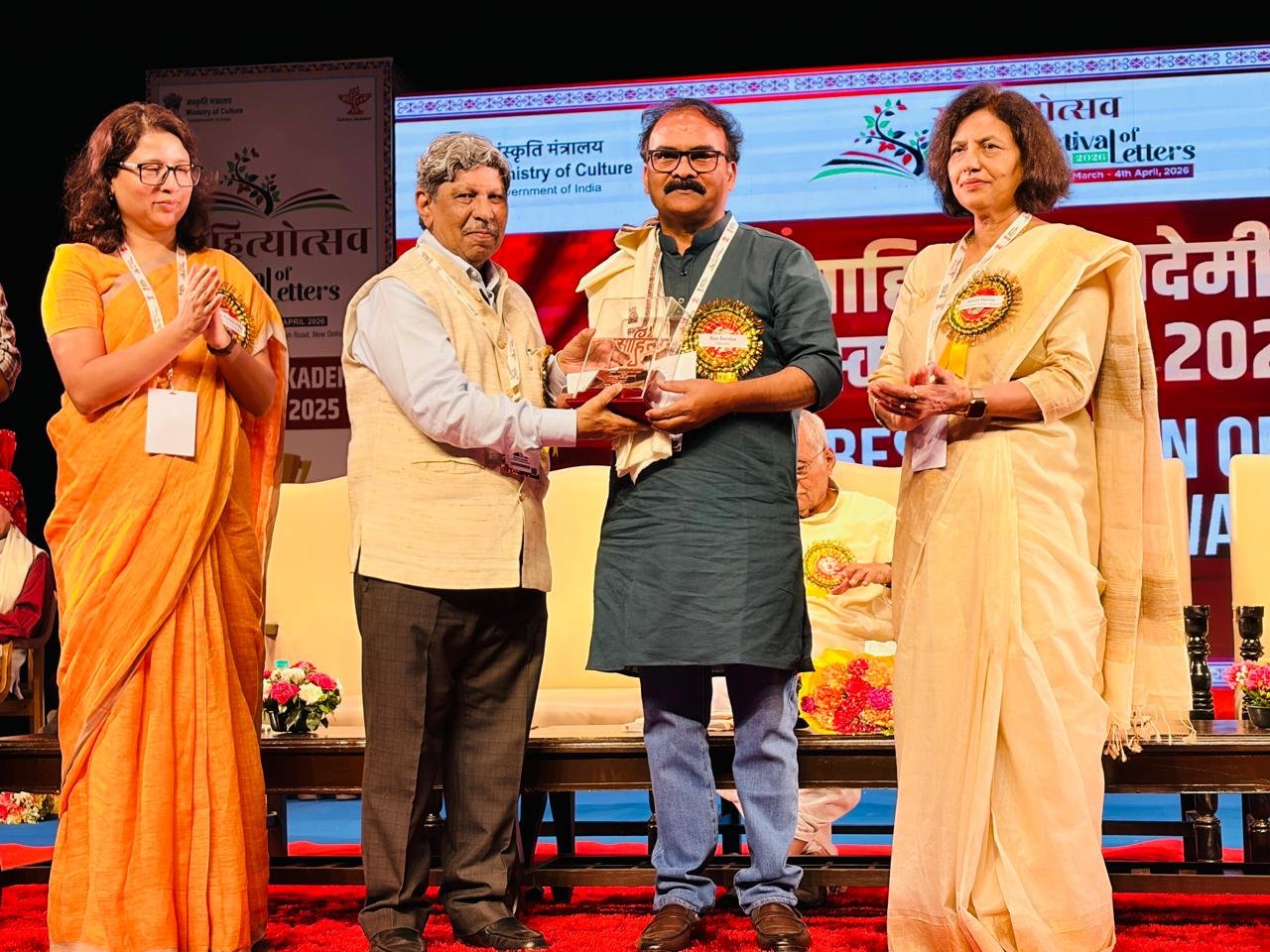 मराठी भाषेसाठी राजू बाविस्कर यांना साहित्य अकादमीचा पुरस्कार प्रदान