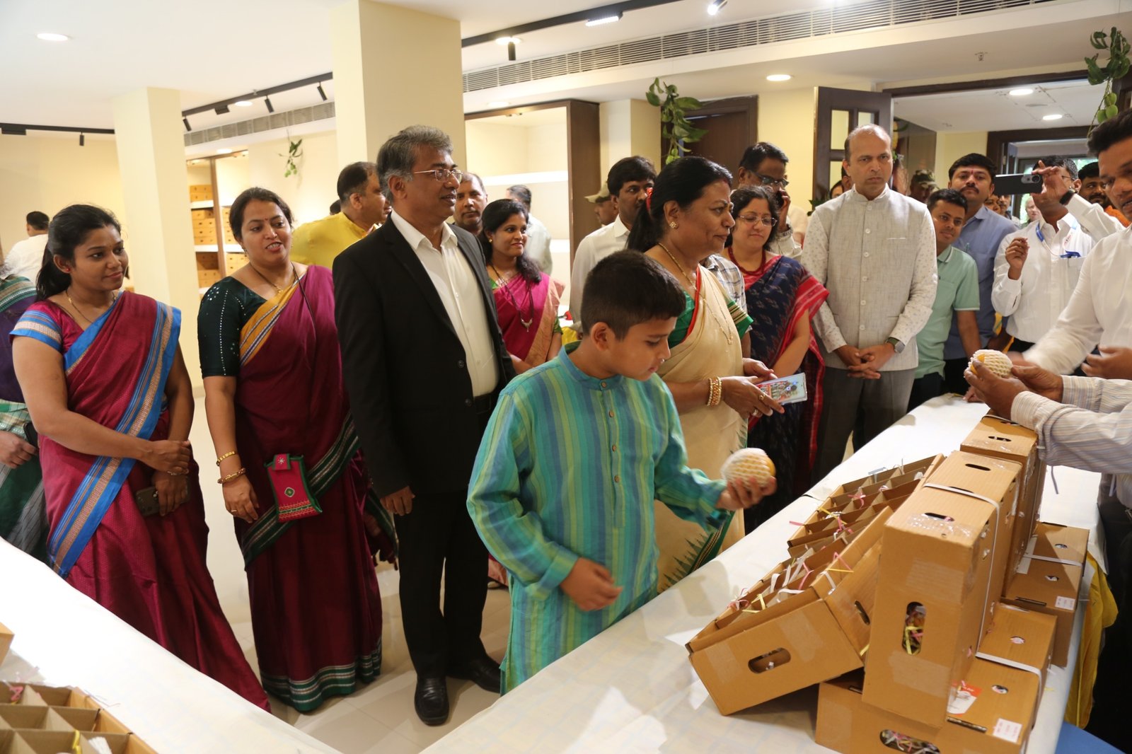दिल्लीत ‘कोकण हापूस’चा सुगंध, निवासी आयुक्त आर. विमला यांच्या हस्ते आंबा महोत्सवाचे दिमाखात उद्घाटन