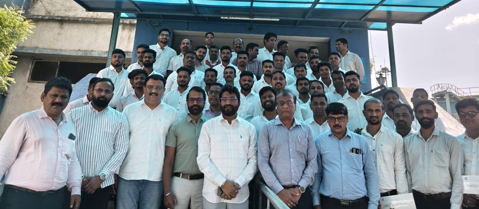 टाटा स्टीलमध्ये ५० स्थानिक कामगार कायम, श्रमिक उत्कर्ष सभेच्या पाठपुराव्याला यश